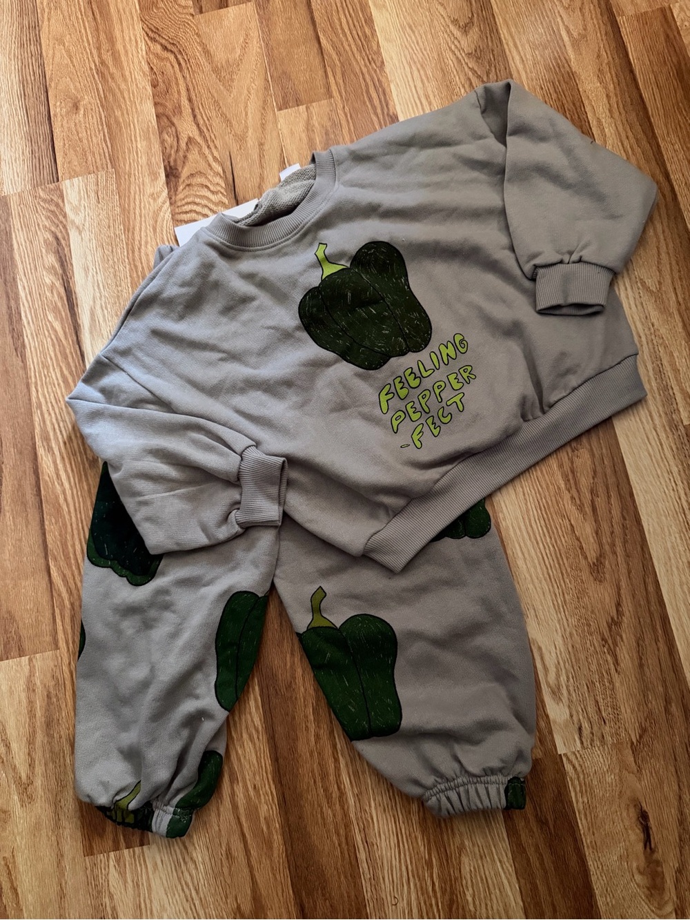 Zara Sweatshirt & Joggers Set Feeling Pepper-fect Print